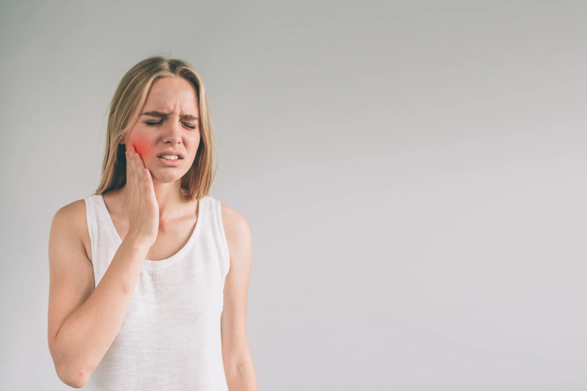 lady holding jaw and gums in pain